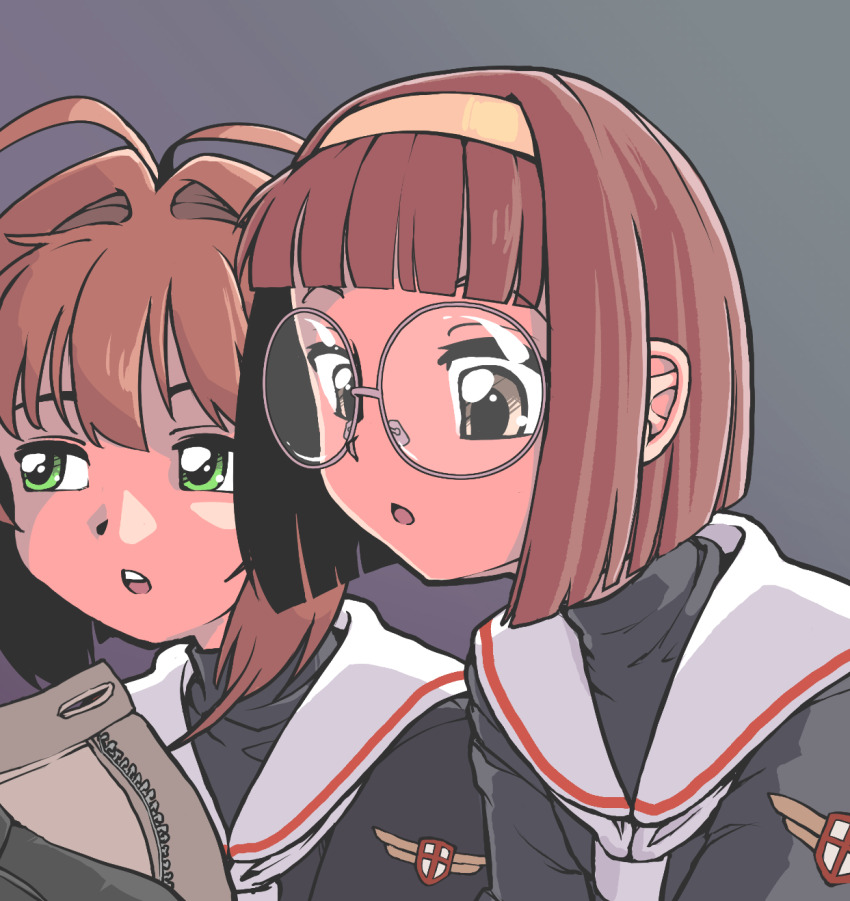 2girls brown_hair cardcaptor_sakura glasses green_eyes grey_background hair_between_eyes hairband highres jarv kinomoto_sakura multiple_girls sailor_collar school_uniform simple_background teeth tomoeda_elementary_school_uniform white_sailor_collar yanagisawa_naoko yellow_hairband