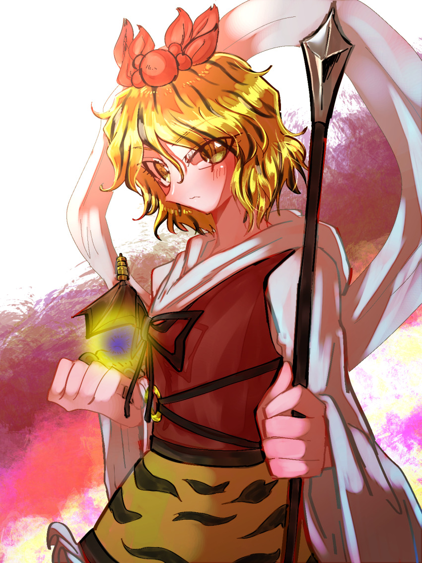 1girl animal_print bishamonten&#039;s_pagoda bishamonten&#039;s_spear black_hair blonde_hair closed_mouth commentary_request cowboy_shot expressionless headpiece highres holding holding_polearm holding_weapon long_sleeves looking_at_viewer multicolored_hair polearm red_vest shippuu_jinnari shirt short_hair solo spear streaked_hair tiger_print toramaru_shou touhou vest weapon white_background white_shirt wide_sleeves yellow_eyes