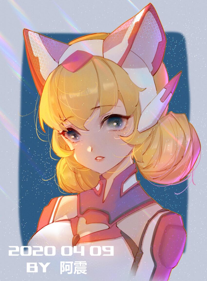 1girl animal_ears artist_name blonde_hair blue_eyes blurry blurry_background bodysuit daji_(wangzhe_rongyao) dated double_bun fox_ears hair_bun hairband headgear highres parted_lips pink_bodysuit portrait short_hair solo wangzhe_rongyao white_hairband yi_er_san