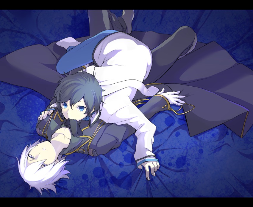 10s black_hair blue_eyes devil_survivor_(series) devil_survivor_2 frown houtsuin_yamato kudou_akira lying male_focus necktie on_back open_mouth protagonist_(devil_survivor_2) silver_hair white_eyes yaoi