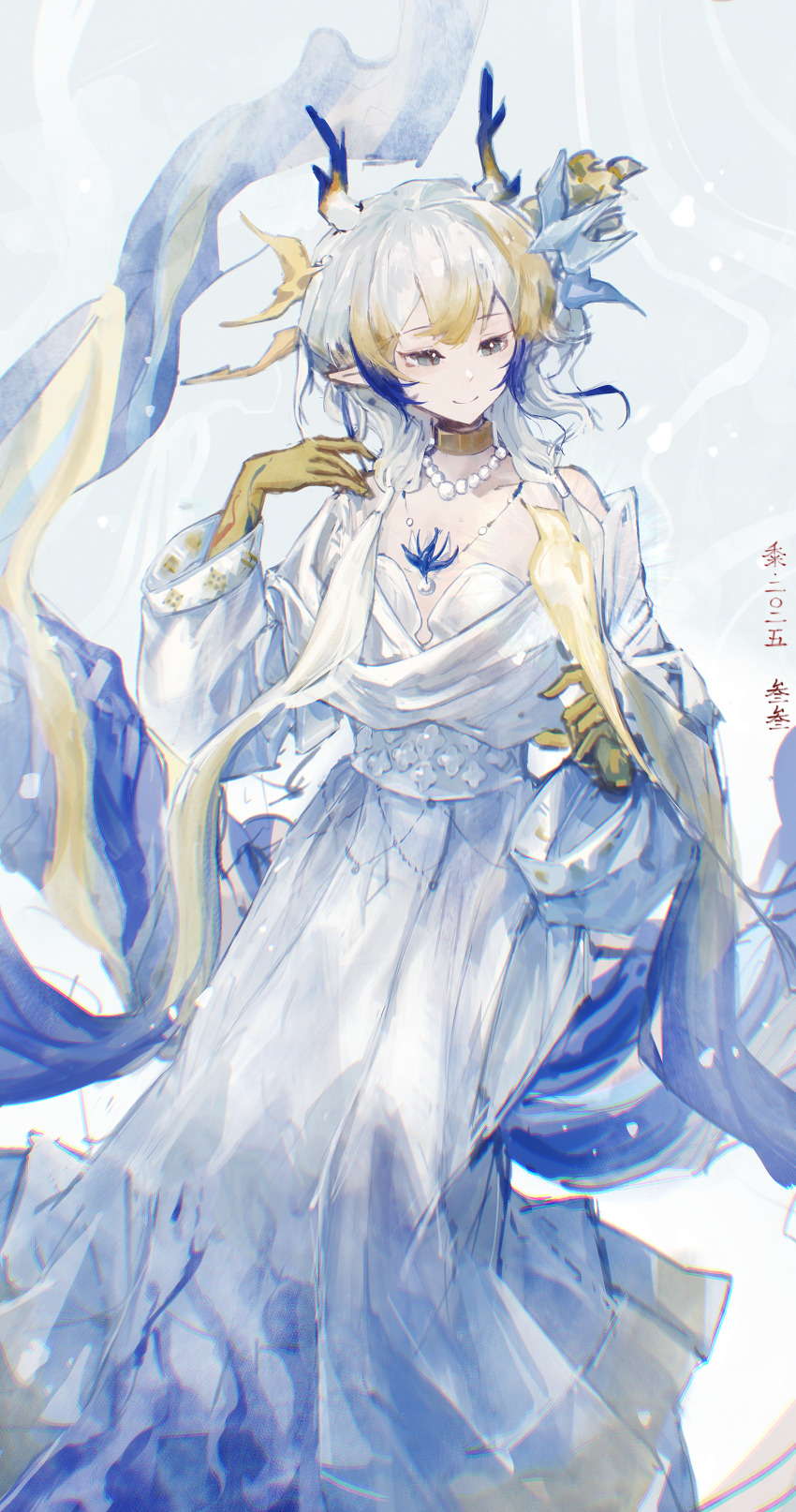 1girl absurdres ambience_synesthesia animal animal_on_hand arknights bird bird_on_hand blonde_hair blue_hair chinese_commentary chromatic_aberration closed_mouth colored_extremities commentary_request dragon_girl dragon_horns dress grey_eyes highres horns jewelry long_hair long_sleeves looking_at_animal looking_down multicolored_hair necklace official_alternate_costume pearl_necklace pointy_ears shu_(arknights) smile solo white_dress white_hair yellow_bird yellow_collar ygclmss