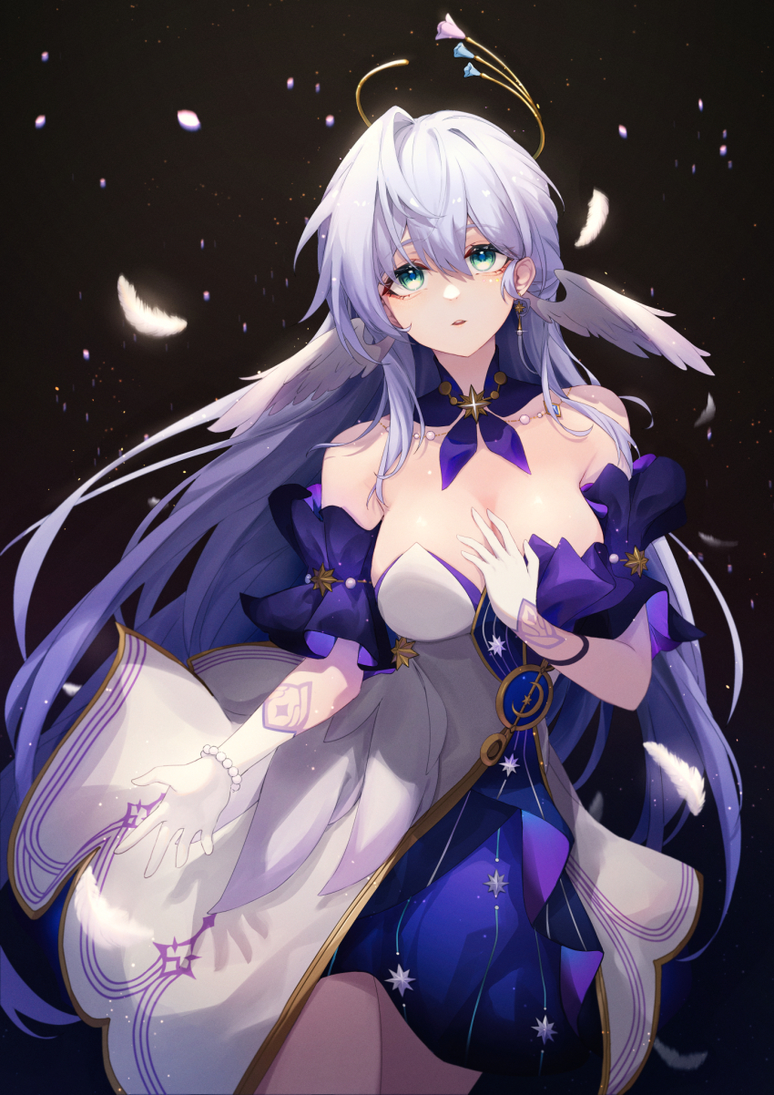 1girl asymmetrical_gloves bare_shoulders bead_bracelet beads black_background bracelet breasts commentary cowboy_shot detached_collar detached_sleeves dress earrings elbow_gloves falling_feathers feathered_wings feathers gloves green_eyes hair_between_eyes halo hand_on_own_chest hand_up head_wings highres honkai:_star_rail honkai_(series) jewelry long_hair looking_at_viewer purple_dress purple_hair purple_sleeves robin_(honkai:_star_rail) ru_yan sidelocks simple_background single_earring solo strapless strapless_dress symbol-only_commentary treble_clef two-tone_dress uneven_gloves very_long_hair white_feathers white_gloves white_wings wings