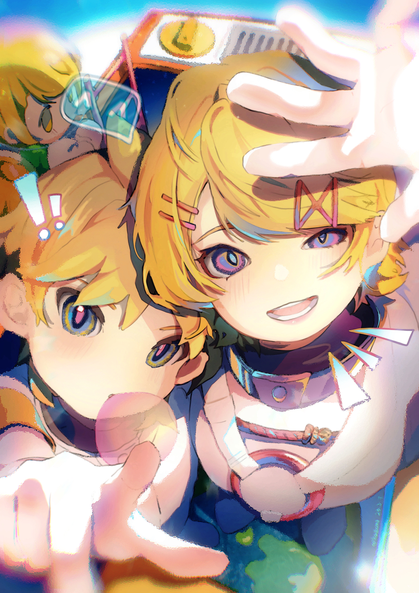! !! 1boy 1girl absurdres blonde_hair blue_eyes chewing_gum hair_ornament hairclip highres kagamine_len kagamine_rin looking_at_viewer mikasamu open_mouth pointing short_hair smile swept_bangs vocaloid