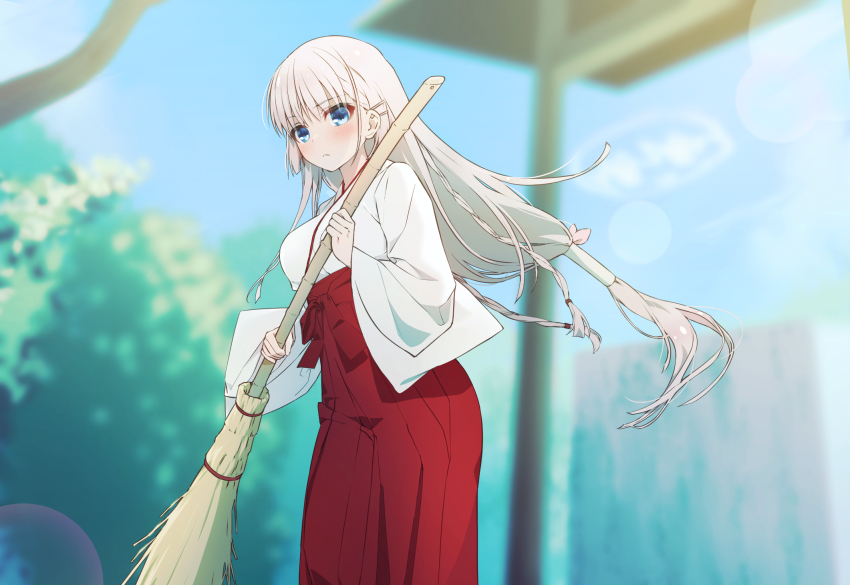 1girl alternate_costume alternate_hairstyle blue_eyes blunt_ends blurry blurry_background blush braid broom closed_mouth commentary_request day eyes_visible_through_hair feet_out_of_frame floating_hair frown hair_behind_ear hair_between_eyes hair_ornament hair_ribbon hairclip hakama highres holding holding_broom japanese_clothes kimono lens_flare long_hair long_sleeves looking_at_viewer low-tied_long_hair miko naruse_shiroha natsuoto_rito outdoors pink_ribbon red_hakama ribbon solo split_mouth standing summer_pockets torii twin_braids very_long_hair white_hair white_kimono wide_sleeves wind