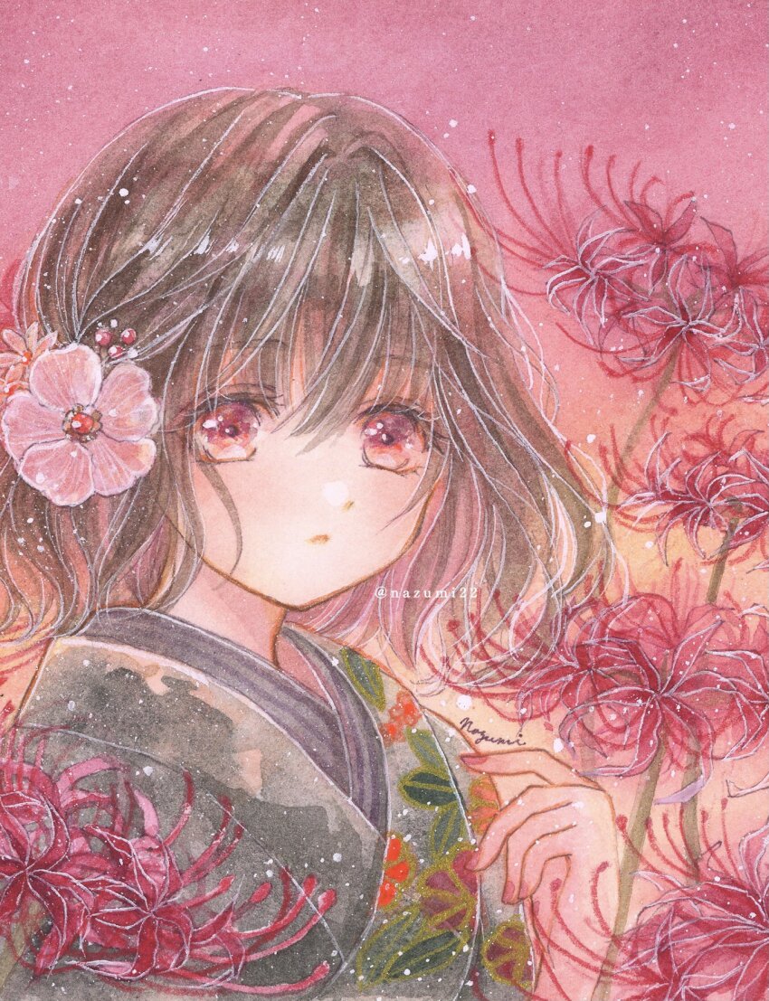 1girl floral_print flower grey_kimono highres japanese_clothes kimono looking_at_viewer medium_hair nazumi_shiho original pink_flower red_background red_eyes red_flower solo spider_lily upper_body