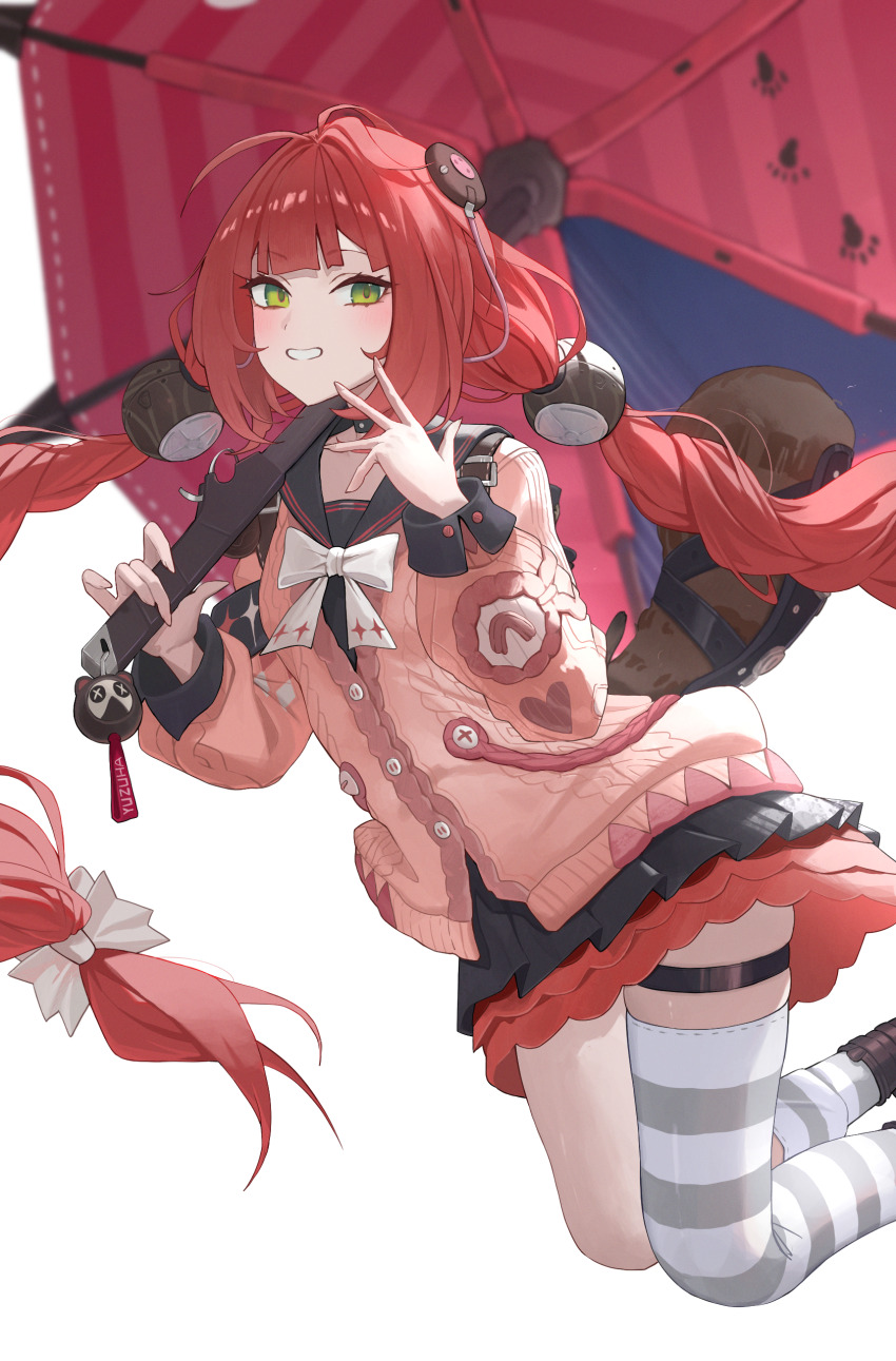1girl absurdres animal_on_back black_choker black_sailor_collar black_skirt bow cable cardigan chest_bow choker commentary_request elmo_(st_elmomomo) feet_out_of_frame fingernails green_eyes grin hair_ornament highres holding holding_umbrella long_hair long_sleeves looking_at_viewer loose_thighhigh pink_cardigan pleated_skirt raccoon red_hair red_umbrella sailor_collar simple_background single_thighhigh skirt smile solo striped_clothes striped_thighhighs thigh_strap thighhighs twintails ukinami_yuzuha umbrella white_background white_bow zenless_zone_zero