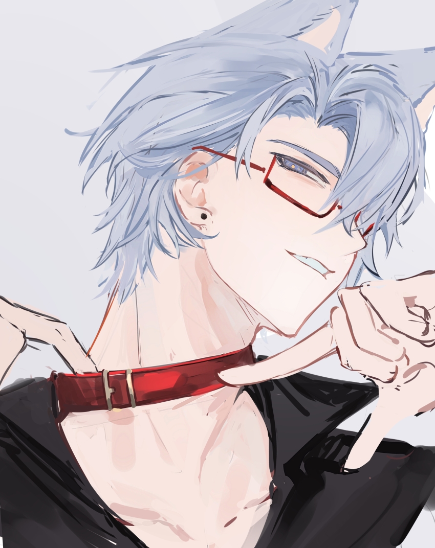 1boy absurdres animal_ears antenna_hair black_shirt blue_eyes cat_ears chinese_commentary choker close-up collarbone collared_shirt ear_piercing glasses grey_background grey_hair hair_between_eyes hands_up head_tilt high_collar highres hmayme4238 honkai:_star_rail honkai_(series) looking_at_viewer looking_down looking_to_the_side multicolored_eyes parted_lips phainon_(honkai:_star_rail) piercing red-framed_eyewear red_choker shirt short_hair simple_background smile solo upper_body wavy_hair yellow_pupils