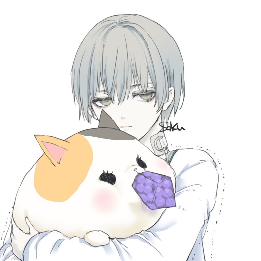 1boy animal artist_name bags_under_eyes calyx_(ff14) cat commentary expressionless fat_cat_(ff14) final_fantasy final_fantasy_xiv food fruit grapes grey_eyes grey_hair half-closed_eyes highres holding holding_animal holding_cat male_focus mouth_hold saku_ff11 short_hair simple_background solo struggling symbol-only_commentary upper_body white_background