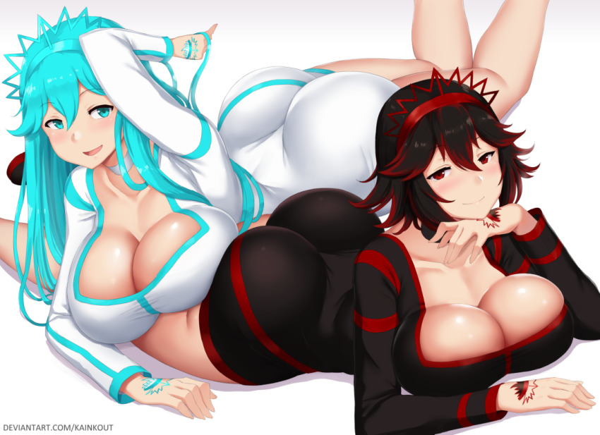 2girls aqua_eyes aqua_hair ass black_hair blush breasts crown dress kainkout large_breasts long_hair long_sleeves looking_at_viewer lying multiple_girls on_stomach red_eyes shiny_clothes shiny_skin short_dress short_hair skin_tight smile tattoo