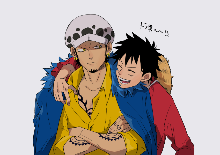 2boys ^_^ arm_tattoo black_hair closed_eyes commentary_request crossed_arms earrings facial_hair goatee hand_tattoo hat highres hug hug_from_behind jewelry male_focus monkey_d._luffy multiple_boys one_piece scar scar_on_face shirt short_hair simple_background straw_hat tattoo trafalgar_law upper_body usarinko white_background yellow_shirt