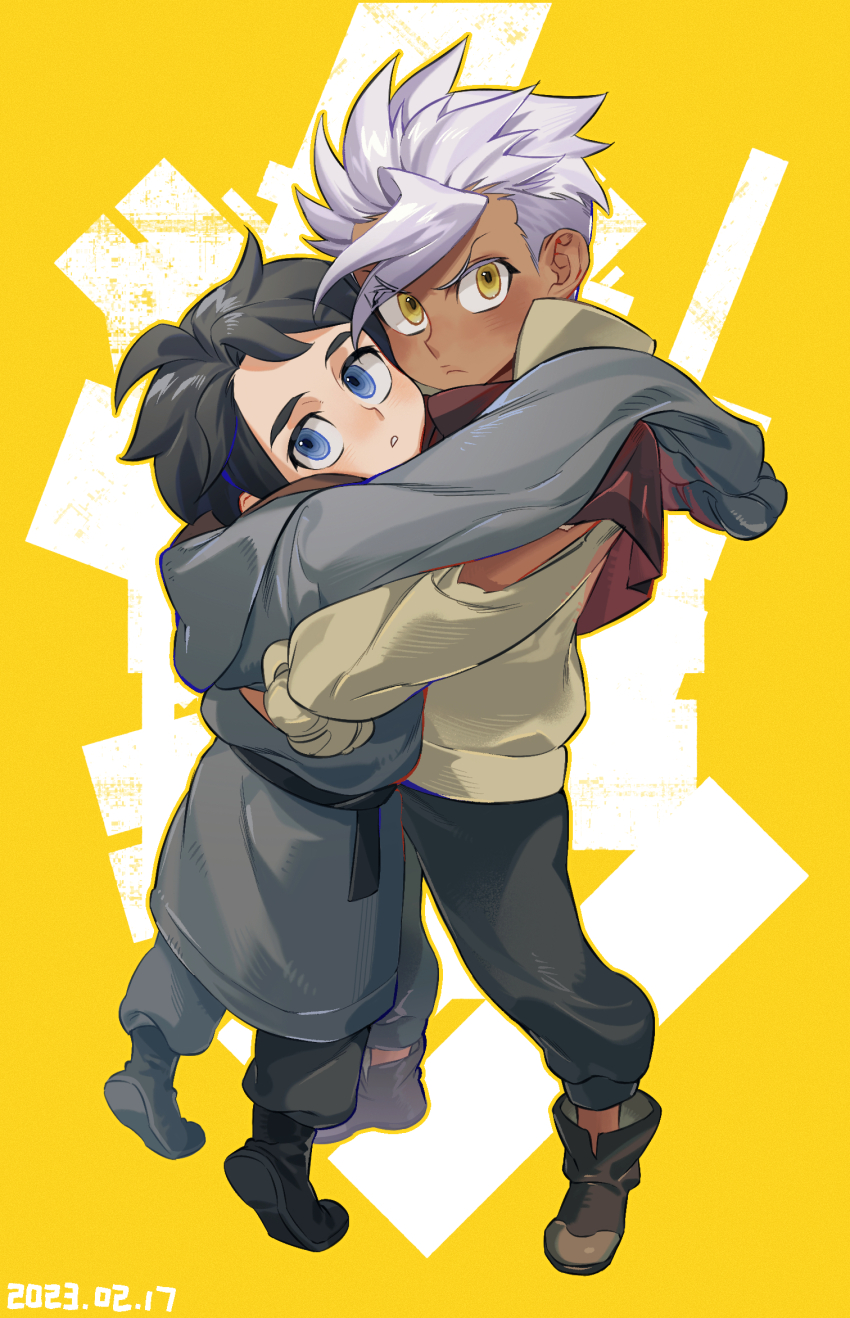 2boys aged_down ankle_boots belt black_footwear black_hair blue_eyes blush boots capelet child clothing_cutout dark-skinned_male dark_skin dated from_above from_side full_body grey_footwear grey_pants gundam gundam_tekketsu_no_orphans height_difference highres hood hooded_coat hug long_sleeves looking_at_viewer looking_to_the_side looking_up male_focus mikazuki_augus multiple_boys orga_itsuka oversized_clothes pants red_capelet shoe_soles short_hair shoulder_cutout sleeves_past_fingers sleeves_past_wrists sleeves_rolled_up spiked_hair standing sumooo_(ga_ilil) tiptoes white_hair yellow_background yellow_eyes