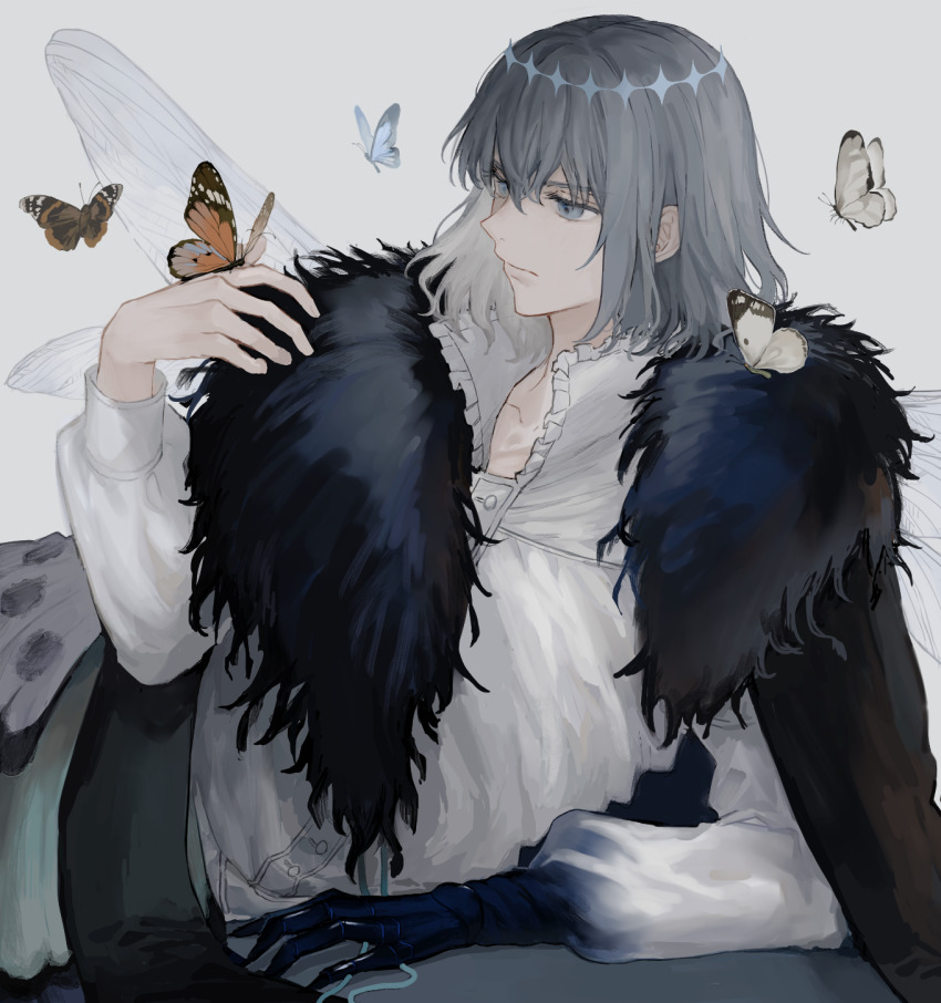 1boy alternate_hair_color arthropod_boy blue_butterfly blue_eyes bug butterfly butterfly_on_hand cape claws closed_mouth collar collared_shirt crown diamond_hairband expressionless fate/grand_order fate_(series) feather_boa frilled_collar frills fur_collar fur_trim grey_background grey_butterfly grey_hair highres insect insect_wings long_sleeves male_focus medium_hair oberon_(fate) oberon_(third_ascension)_(fate) orange_butterfly ringo_2000 shirt simple_background solo upper_body white_shirt wings
