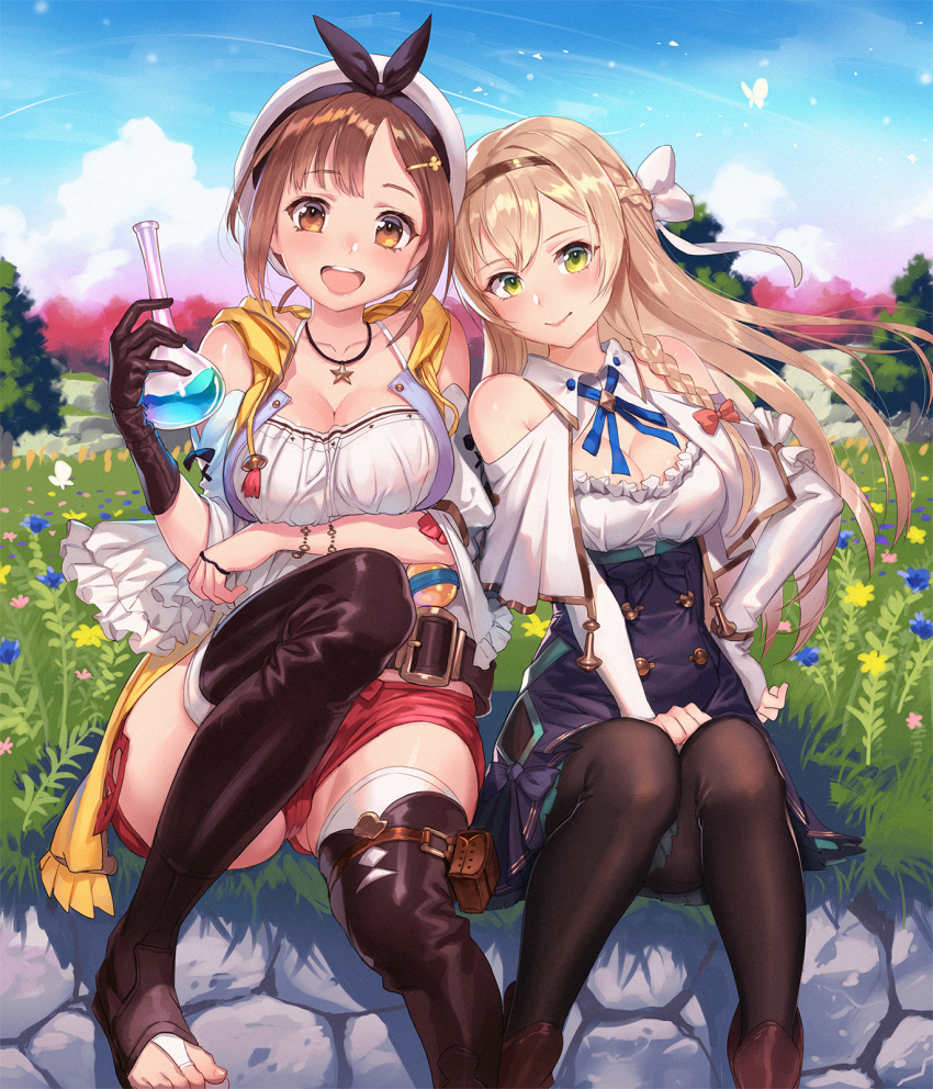 2girls atelier_(series) atelier_ryza atelier_ryza_1 belt breasts camisole cleavage flask gloves hat highres klaudia_valentz large_breasts legs mhk_(mechamania) multiple_girls reisalin_stout shorts sitting volumetric_flask
