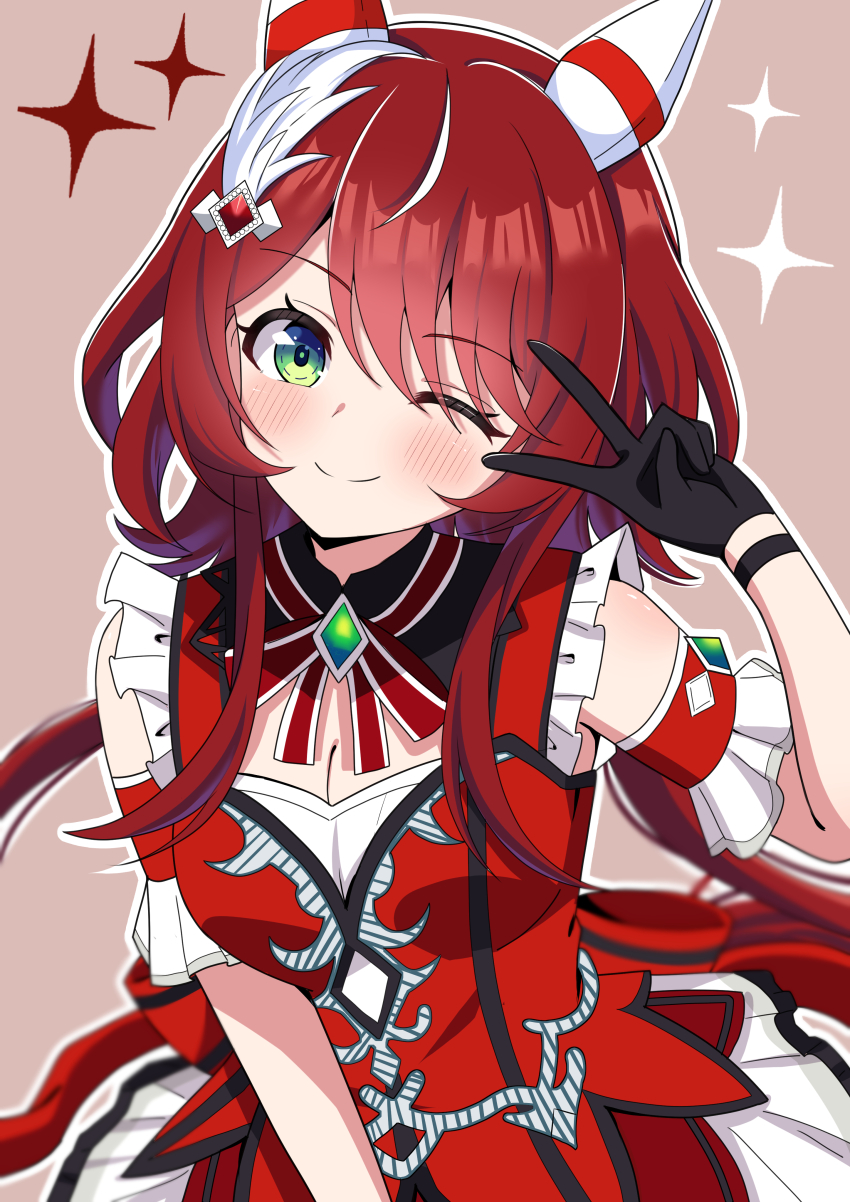 1girl absurdres animal_ears breasts brown_background cleavage closed_mouth commentary_request gloves green_eyes hair_between_eyes hair_ornament highres horse_ears horse_girl hosinonana long_hair looking_at_viewer one_eye_closed portrait red_hair simple_background sleeveless small_breasts solo sparkle umamusume v win_variation_(umamusume)