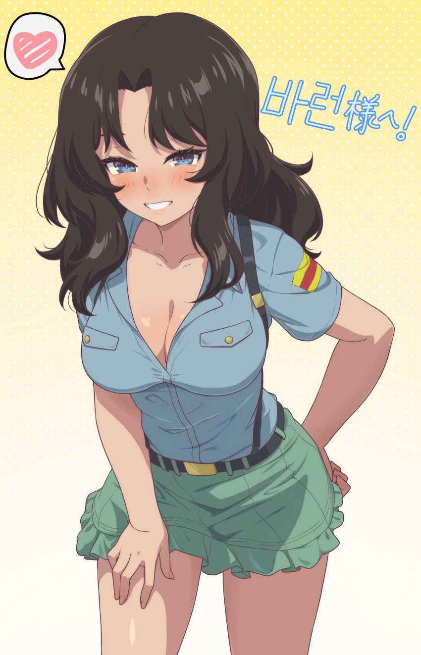 1girl absurdres ada_badguy aoshidan_school_uniform belt blue_eyes blue_shirt breasts brown_hair cleavage collarbone cowboy_shot dark-skinned_female dark_skin el_(girls_und_panzer) girls_und_panzer gradient_background green_skirt grin heart highres large_breasts leaning_forward looking_at_viewer miniskirt school_uniform shirt skirt smile solo spoken_heart suspenders thighs white_background yellow_background