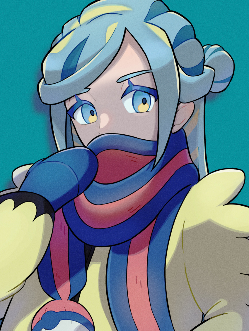 1boy aqua_eyes aqua_hair blue_mittens commentary_request eyelashes green_background grusha_(pokemon) hair_bun hand_up highres jacket long_hair long_sleeves male_focus mittens nintendo nori_(hgdm2784) poke_ball_print pokemon pokemon_sv scarf scarf_over_mouth solo upper_body yellow_jacket
