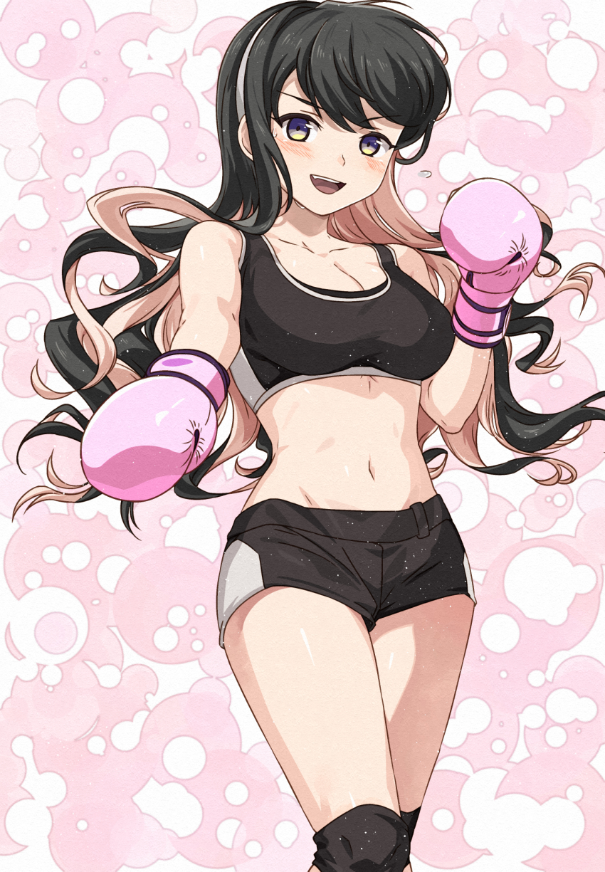 1girl black_hair blush boxing boxing_gloves breasts clover_background cowboy_shot fang hair_ribbon hairband highres kanmiya_shinobu kantai_collection knee_pads large_breasts long_hair looking_at_viewer multicolored_hair naganami_(kancolle) navel open_mouth pink_background pink_hair ribbon shorts smile solo sports_bra sportswear two-tone_hair wavy_hair white_hairband yellow_eyes
