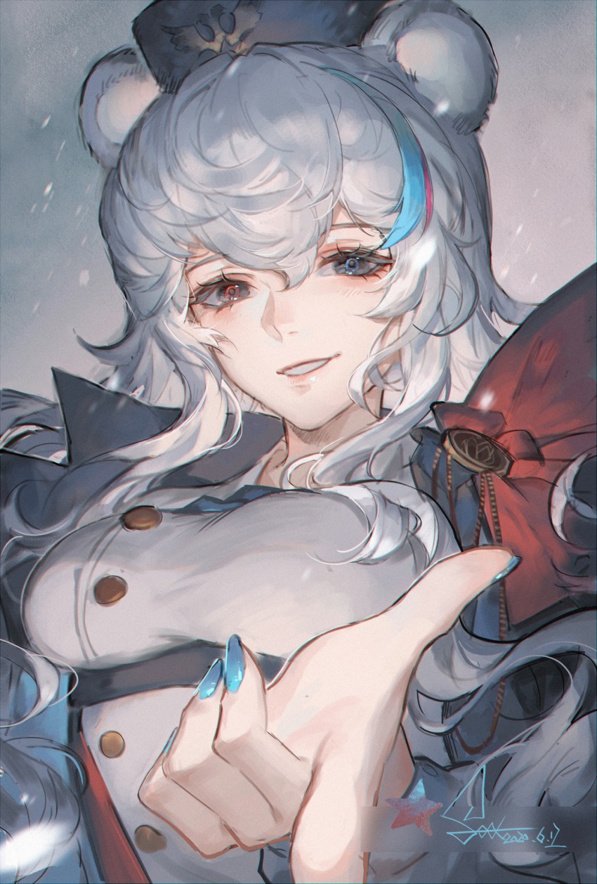 1girl absurdres animal_ears arknights bear_ears blue_hair blue_nails breasts chinese_commentary commentary_request grey_eyes grin hair_between_eyes heterochromia highres long_hair looking_at_viewer medium_breasts multicolored_hair nail_polish partial_commentary photoshop_(medium) red_hair rosa_(arknights) smile solo spade-m streaked_hair upper_body ursus_empire_logo white_hair