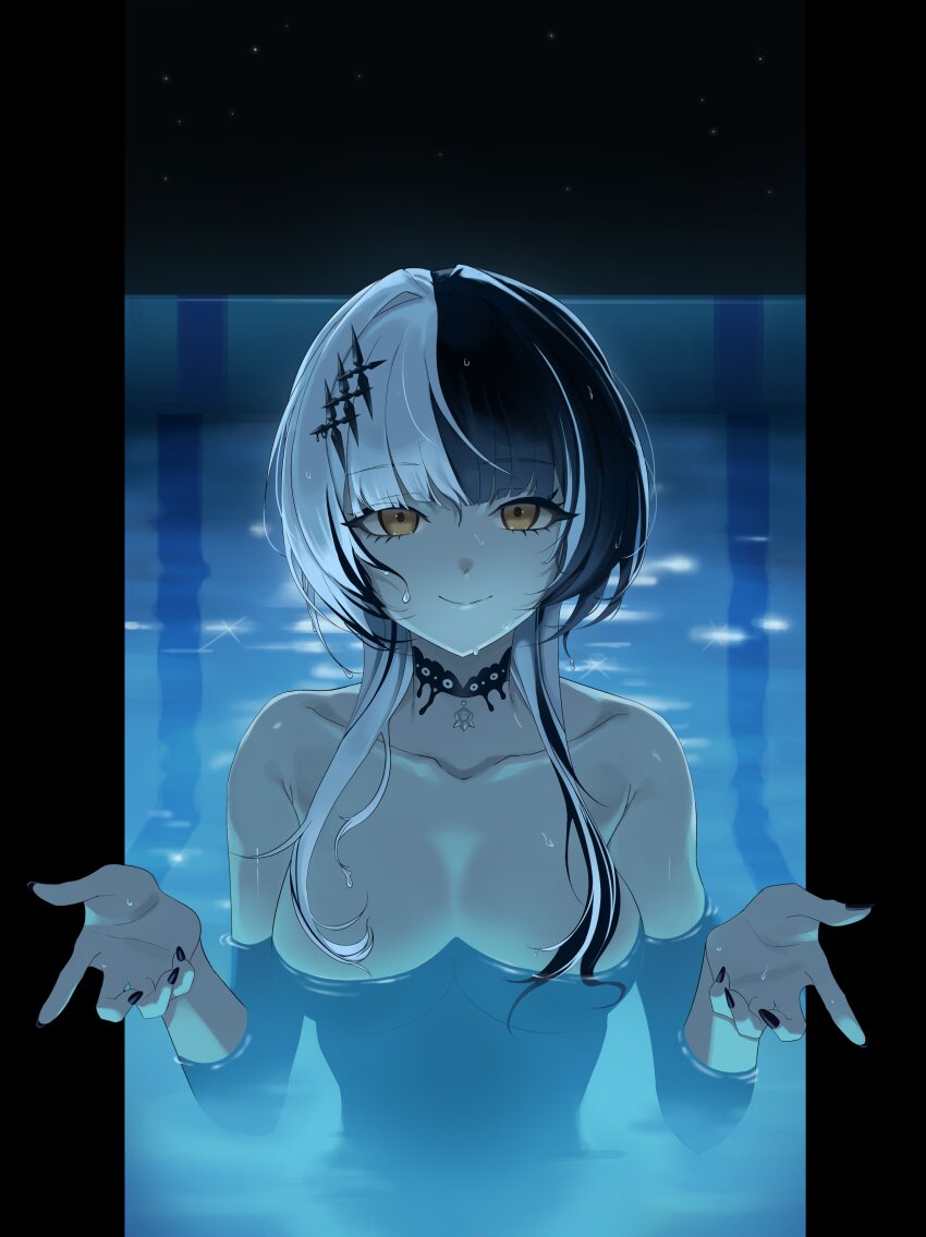 1girl absurdres black_choker black_hair black_nails breasts chainsaw_man choker closed_mouth highres hololive hololive_english i&#039;ll_teach_you_everything_(chainsaw_man) large_breasts long_hair looking_at_viewer matryo8 multicolored_hair partially_submerged pool scene_reference shiori_novella smile solo split-color_hair two-tone_hair virtual_youtuber white_hair yellow_eyes