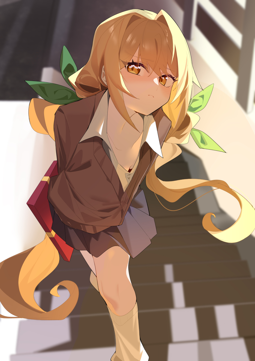 1girl absurdres arms_behind_back black_skirt blonde_hair blurry blurry_background box brown_cardigan cardigan closed_mouth collared_shirt commentary_request gift gift_box green_ribbon hair_ribbon highres holding holding_gift inda_karane kimi_no_koto_ga_dai_dai_dai_dai_daisuki_na_100-nin_no_kanojo long_hair long_sleeves looking_at_viewer loose_socks miniskirt ohananomitsu_high_school_uniform pleated_skirt ribbon school_uniform shirt skirt socks solo twintails wako_(1194433260) white_shirt white_socks yellow_eyes