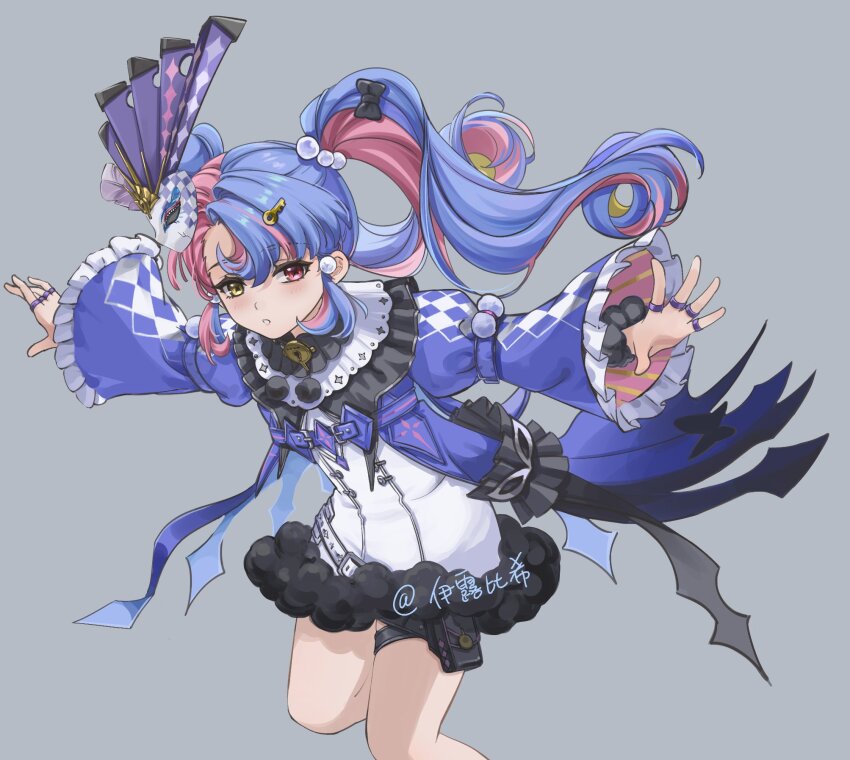 1girl artist_name black_collar chinese_commentary coat collar commentary_request dress eye_mask fur-trimmed_dress fur_trim grey_background heterochromia highres jewelry key_hair_ornament looking_at_viewer mask mask_on_head multicolored_hair multiple_rings outstretched_arms parted_lips pink_eyes pink_hair pouch purple_coat purple_hair ring roccia_(wuthering_waves) short_dress simple_background solo symbol-shaped_pupils thigh_pouch twintails two-tone_hair white_dress wuthering_waves x-shaped_pupils yellow_eyes yilubixi