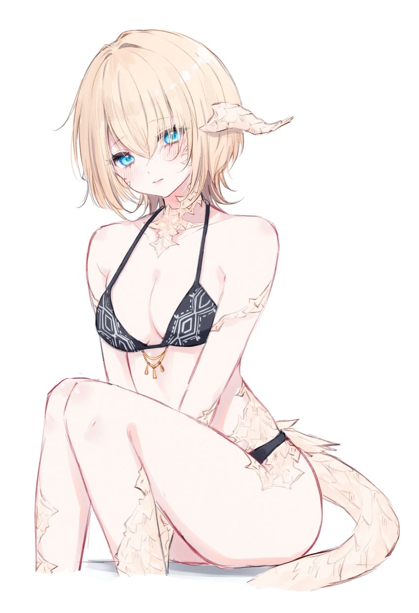 1girl absurdres au_ra bikini black_bikini blonde_hair blue_eyes blush breasts cleavage commentary_request dragon_girl dragon_horns dragon_tail final_fantasy final_fantasy_xiv highres horns looking_at_viewer medium_breasts own_hands_together sana_(sanamaru_0w0) short_hair sitting solo swimsuit tail warrior_of_light_(ff14) white_background white_scales