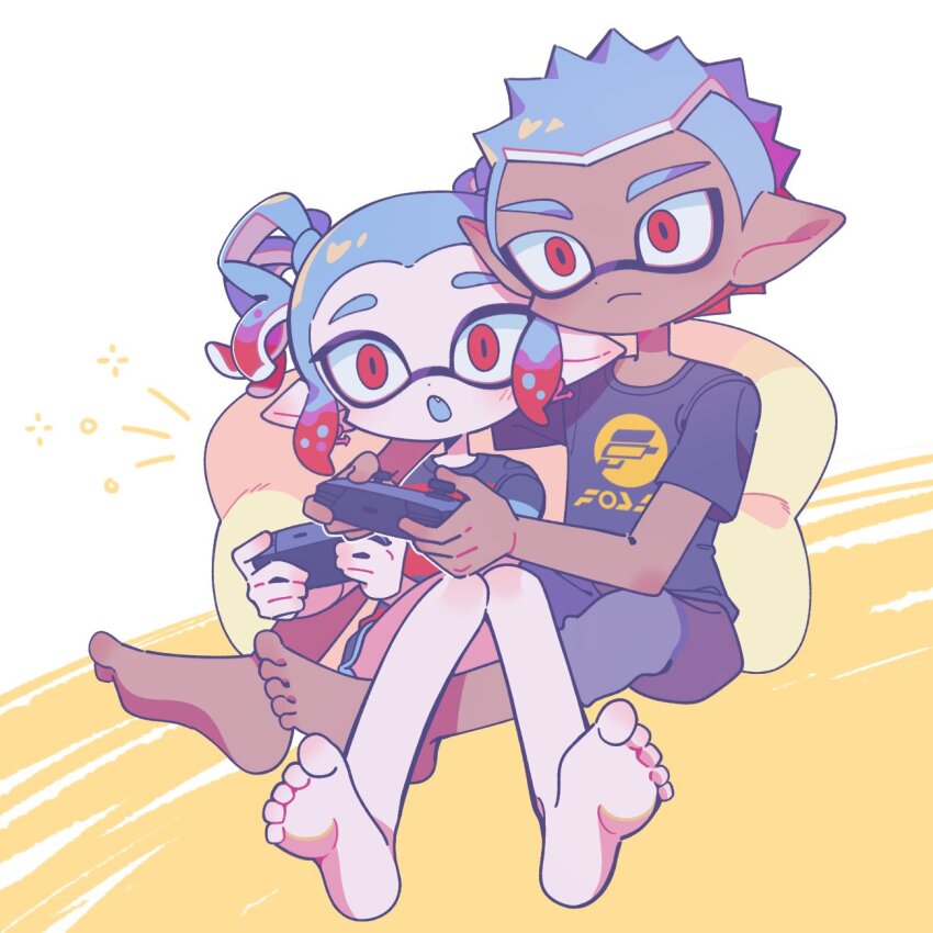 1boy 1girl black_shirt blue_hair closed_mouth colored_tips commentary_request controller dark-skinned_male dark_skin double_egg-kun_(splatoon) fang feet game_controller grey_shorts highres holding holding_controller holding_game_controller inkling korean_commentary multicolored_hair nintendo notice_lines open_mouth playing_games print_shirt red_eyes red_hair red_sole-chan_(splatoon) shirt shorts simple_background sitting soles splatoon_(manga) splatoon_(series) toes two-tone_background two-tone_hair ufo_sw white_background yellow_background