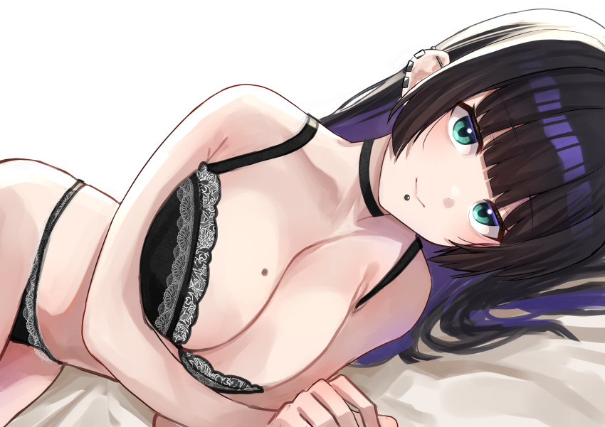 1girl absurdres barbell_piercing black_bra black_choker black_hair black_panties bocchi_the_rock! bra breasts choker cleavage closed_mouth colored_inner_hair commentary ear_piercing earclip green_eyes highres industrial_piercing labret_piercing large_breasts long_hair looking_at_viewer lying mole mole_on_breast multicolored_hair on_side pa-san panties piercing purple_hair solo underwear underwear_only yozakurayuyu