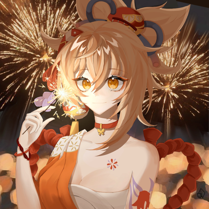 1girl aerial_fireworks ayeniyouzaimoyuhou bare_shoulders blonde_hair blurry bokeh breasts chest_sarashi chinese_commentary choker cleavage closed_mouth collarbone commentary_request depth_of_field fireworks genshin_impact hair_between_eyes highres holding holding_fireworks large_breasts looking_at_viewer orange_choker sarashi short_hair smile solo sparkler yellow_eyes yoimiya_(genshin_impact)