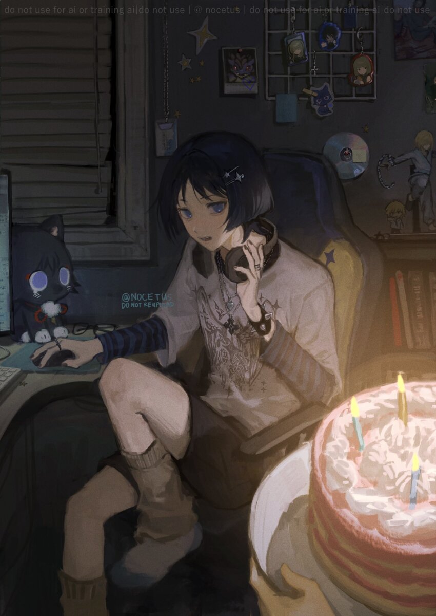 1boy action_figure alternate_costume amane_misa animalization birthday_cake black_cat black_hair black_nails black_shorts blue_eyes blunt_ends book bookshelf cake candle candlelight casual cat chainsaw_man chair character_request computer_keyboard computer_mouse contemporary copyright_request cross_pendant death_note denji_(chainsaw_man) food gaming_chair genshin_impact hair_ornament hairclip headphones headphones_around_neck heart_pendant highres holding_computer_mouse indoors jewelry knee_up l_(death_note) layered_sleeves looking_at_viewer loose_socks male_focus middle_ring mini_durin_(genshin_impact) monitor necklace nocetus open_mouth person_and_animalization plate scaramouche_(cat)_(genshin_impact) scaramouche_(genshin_impact) shadow shirt shorts sitting socks solo striped_sleeves swivel_chair t-shirt teeth upper_teeth_only white_shirt window_shutter yellow_socks