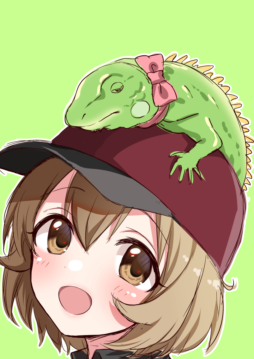 1girl :d absurdres animal animal_on_head baseball_cap blush bow brown_eyes brown_hair commentary_request eyelashes green_background hat highres hyou-kun idolmaster idolmaster_cinderella_girls iguana koga_koharu looking_up on_head open_mouth pink_bow portrait red_hat simple_background smile solo tottoto_tomekichi