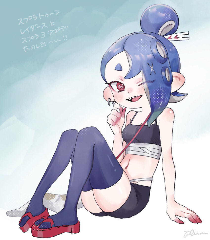 1girl blue_background blue_hair blush chest_sarashi earrings fangs full_body hair_over_one_eye highres japanese_text jewelry knees_up looking_at_another navel nintendo octoling one_eye_closed open_mouth plum0o0 red_eyes sandals sarashi shiver_(splatoon) shiver_(splatoon_raiders) shorts sitting smile solo splatoon_(series) splatoon_raiders tank_top thighhighs