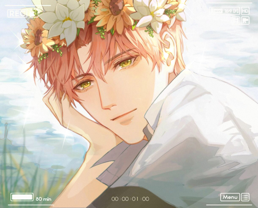 1boy battery_indicator closed_mouth fake_phone_screenshot fake_screenshot flower flower_wreath grass green_eyes head_on_hand head_rest head_wreath light_and_night_love looking_at_viewer male_focus outdoors parted_bangs pink_hair popped_collar portrait recording shirt short_hair smile solo sparkle sunflower viewfinder water white_flower white_shirt xia_mingxing yellow_flower youshangdexianyuwangzi
