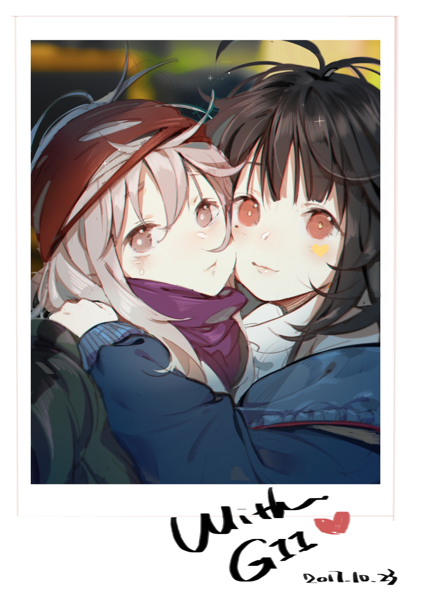 2girls absurdres bandana black_hair blue_jacket blush brown_eyes c-ms_(girls&#039;_frontline) character_name cheek-to-cheek closed_mouth commentary dated dress eighth_note english_commentary g11_(girls&#039;_frontline) girls&#039;_frontline green_jacket grey_hair hair_between_eyes heads_together heart highres hug jacket light_smile lips long_hair long_sleeves looking_at_viewer messy_hair mole mole_under_eye multiple_girls musical_note off_shoulder photo_(object) purple_scarf red_bandana red_eyes scarf shirt sparkle turtleneck turtleneck_dress white_dress white_shirt xiao_chichi