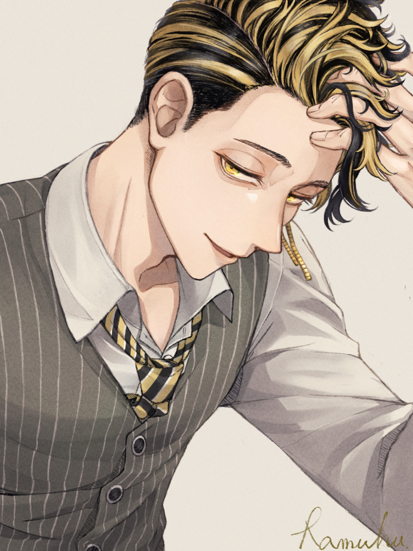 1boy artist_name black_hair black_necktie blonde_hair buttons collared_shirt commentary_request diagonal-striped_clothes diagonal-striped_necktie earrings grey_background grey_vest hand_in_own_hair hand_on_own_head hand_up hanma_shuuji highres jewelry long_sleeves looking_at_viewer male_focus multicolored_hair necktie open_mouth pinstripe_pattern pinstripe_vest ramfu shirt short_hair signature simple_background single_earring smile solo streaked_hair striped_clothes striped_necktie tokyo_revengers upper_body vest white_shirt wing_collar yellow_eyes yellow_necktie