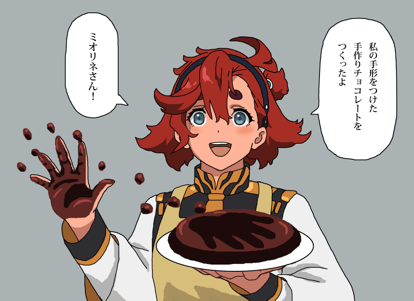 1girl ahoge apron aqua_eyes asticassia_school_uniform black_hairband brown_apron chocolate commentary_request grey_background gundam gundam_aerial_slap_(meme) gundam_suisei_no_majo hair_between_eyes hairband highres holding holding_plate long_hair long_sleeves looking_at_viewer low_ponytail meme open_mouth plate ponytail red_hair school_uniform shideboo_(shideboh) simple_background smile solo suletta_mercury translation_request upper_body valentine