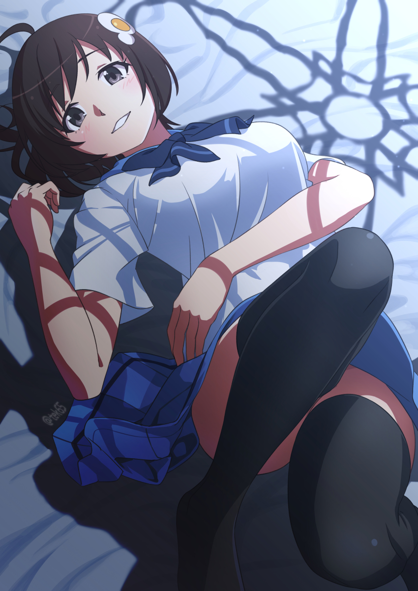 1girl absurdres ahoge araragi_tsukihi arm_under_breasts artist_name bed_sheet black_hair black_thighhighs blue_bow blue_bowtie blue_sailor_collar blue_skirt bob_cut bow bowtie breasts brown_eyes commentary curled_fingers egg_hair_ornament food-themed_hair_ornament fried_egg girugiru_(tektonics6588) grin hair_ornament hand_up highres knee_up large_breasts light_blush looking_at_viewer lying monogatari_(series) nisemonogatari on_back on_bed orokamonogatari parted_lips plaid_clothes plaid_skirt pleated_skirt sailor_collar school_uniform shirt short_hair short_sleeves signature skirt smile solo thighhighs tsuganoki_second_junior_high_school_uniform twitter_username white_shirt