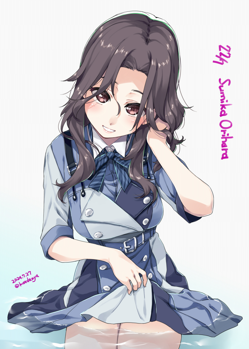 1girl 22/7 artist_name blue_bow blue_bowtie bow bowtie character_name cowboy_shot dated diagonal-striped_bow diagonal-striped_bowtie diagonal-striped_clothes dress grey_eyes grey_hair grin group_name hair_intakes hand_in_own_hair highres kisairo_kaede long_hair looking_at_viewer multicolored_dress orihara_sumika parted_bangs partially_submerged short_sleeves skirt_hold smile solo striped_clothes wavy_hair white_background yes_to_no_no_aida_ni