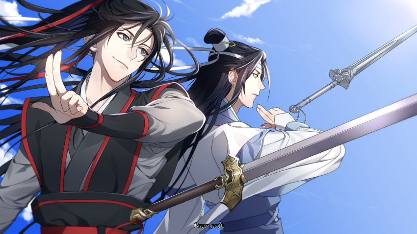 2boys alternate_costume back-to-back black_hair black_hanfu blue_sky chinese_clothes cloud day grey_eyes hair_ribbon hanfu headband highres jian_(weapon) lan_wangji long_hair long_sleeves male_focus modao_zushi multiple_boys outdoors pointing ponytail ran_kisaragi red_ribbon ribbon sky smile sword topknot tunic twitter_username upper_body weapon wei_wuxian white_hanfu white_headband wuxia xiao_guan_(headdress) yellow_eyes