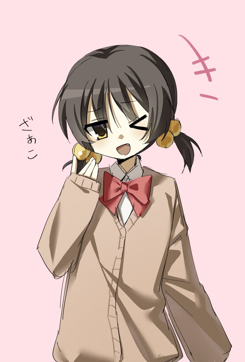 &gt;_o +++ 1girl alternate_costume arm_at_side black_hair blush bow bowtie brown_cardigan cardigan collared_shirt fang hand_to_own_mouth hand_up highres kaai_yuki laughing long_sleeves looking_at_viewer low_twintails medium_hair one_eye_closed open_mouth pink_background red_bow red_bowtie school_uniform shirt short_twintails simple_background smile solo tazaki_yokka twintails vocaloid white_shirt yellow_eyes zako_(phrase) zako_(vocaloid)