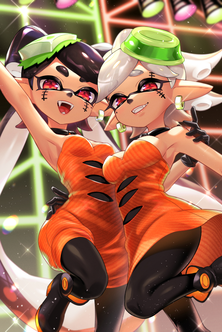 +_+ 2girls absurdres adapted_costume ankle_boots arm_around_shoulder arm_around_waist arm_up black_collar black_footwear black_gloves black_hair black_pantyhose blurry blurry_background boots callie_(splatoon) callie_(splatoween)_(splatoon) collar commentary cousins depth_of_field detached_collar dress earrings fangs food food_on_head gloves grey_hair grin half-closed_eyes halloween halloween_costume highres iria_(yumeirokingyo) jewelry jumpsuit leg_up looking_at_viewer low_twintails marie_(splatoon) marie_(splatoween)_(splatoon) mole mole_under_mouth multiple_girls night nintendo object_on_head open_mouth orange_dress orange_jumpsuit pantyhose red_eyes scar scar_on_face short_dress short_jumpsuit smile sparkle splatoon_(series) stage_lights standing standing_on_one_leg strapless strapless_dress sushi swept_bangs tentacle_hair twintails