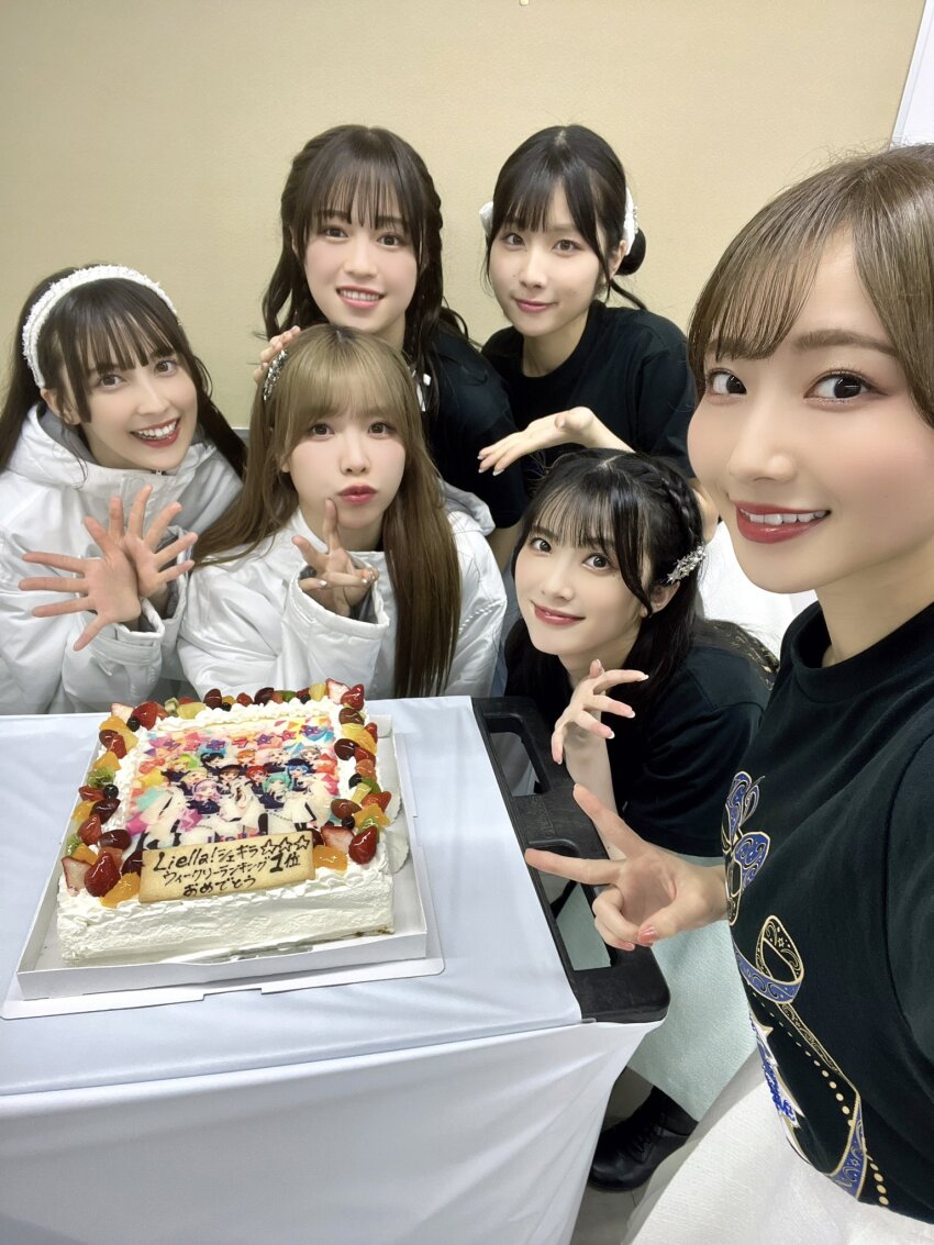 6+girls aoyama_nagisa cake emori_aya food highres indoors looking_at_viewer misaki_nako multiple_girls payton_naomi photo_(medium) selfie simple_background smile standing yuina