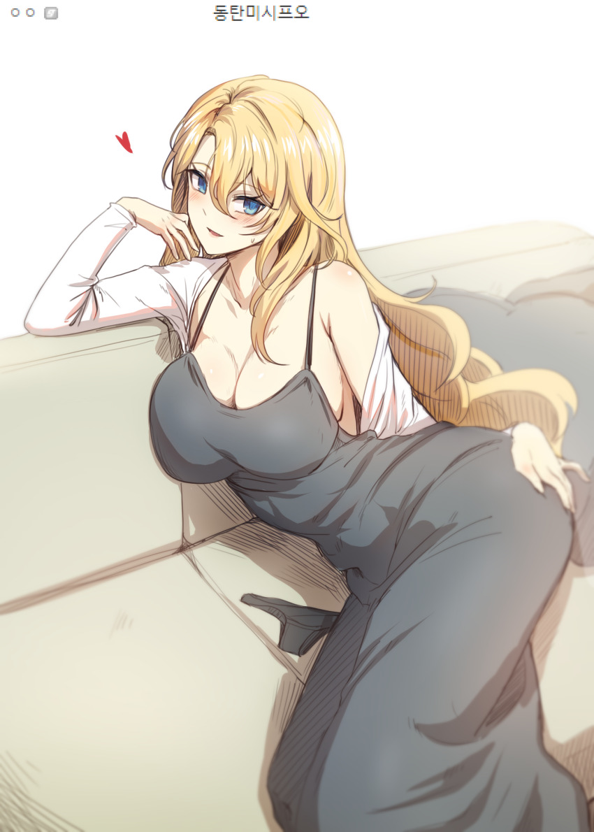 1girl blonde_hair blue_eyes blush breasts cleavage dress elsword grey_dress hand_on_own_ass hand_on_own_shoulder highres large_breasts light_smile long_hair pinkmarine rose_(elsword) sweat