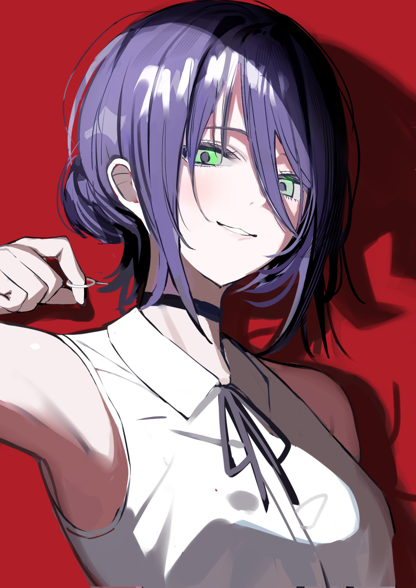 1girl absurdres aroa_(aroamoyasi) black_choker black_ribbon chainsaw_man choker collared_shirt different_shadow green_eyes grenade_pin hair_bun highres neck_ribbon purple_hair red_background reze_(chainsaw_man) ribbon shirt sleeveless sleeveless_shirt solo white_shirt