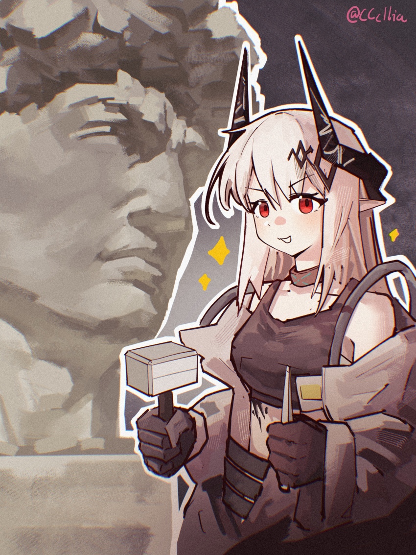 1girl absurdres arknights bare_shoulders black_gloves black_horns black_sports_bra bust_(sculpture) chinese_commentary chisel chromatic_aberration commentary_request crop_top gloves grey_hair hair_between_eyes hammer highres holding holding_chisel holding_hammer horns infection_monitor_(arknights) looking_at_viewer making-of_available material_growth medium_hair mudrock_(arknights) mudrock_(elite_ii)_(arknights) off_shoulder oripathy_lesion_(arknights) outline pointy_ears red_eyes sakuratani_hane sculpture smile smug solo sparkle sports_bra white_outline