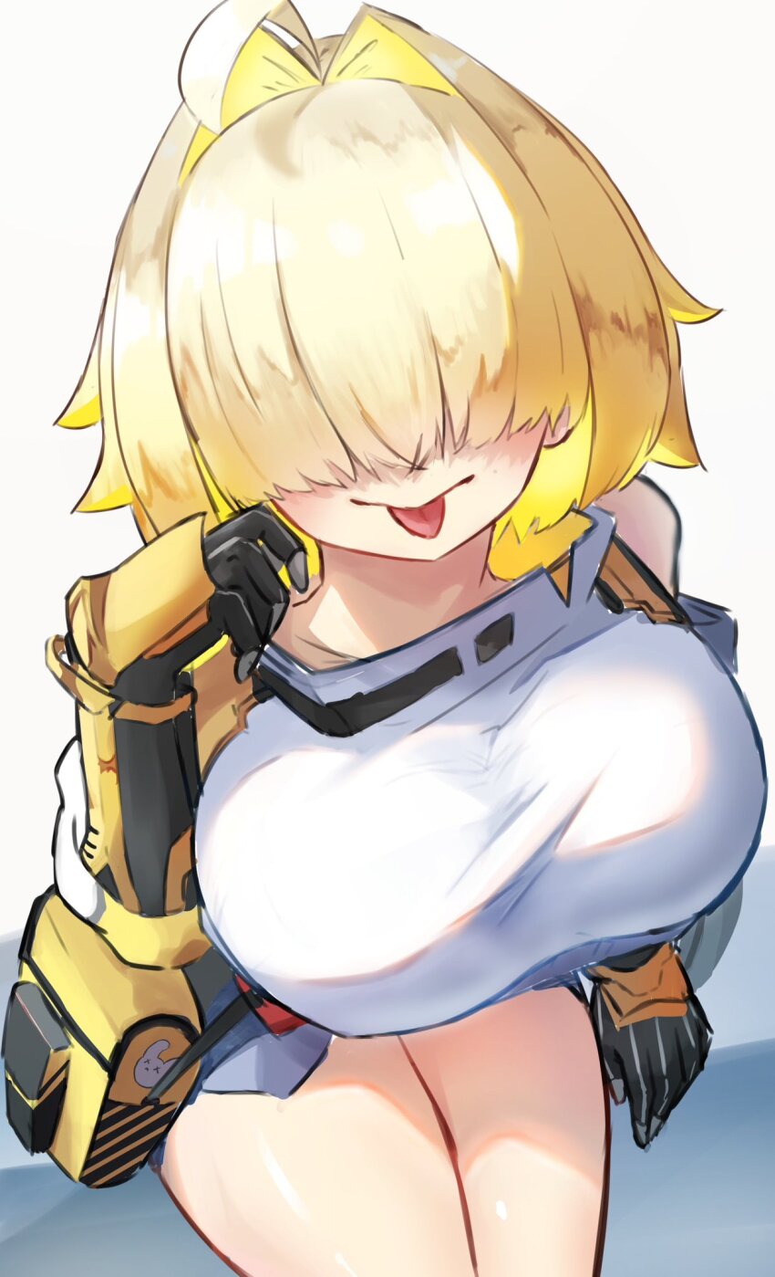 1girl ahoge blonde_hair breasts elegg_(nikke) gloves goddess_of_victory:_nikke hair_intakes hair_over_eyes highres large_breasts long_bangs long_sleeves looking_at_viewer multicolored_hair navel oho_oho short_hair shorts simple_background smile solo thigh_strap thighs two-tone_hair