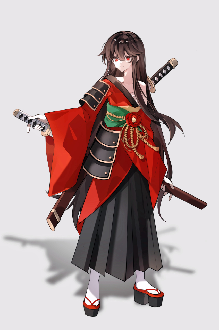 1girl absurdres alternate_costume armor black_hair black_skirt closed_mouth fate/grand_order fate_(series) full_body highres japanese_armor japanese_clothes katana long_hair long_skirt obi oda_nobunaga_(fate) oda_nobunaga_(koha-ace) platform_sandals red_eyes rope sandals sash shadow shimenawa simple_background skirt smile socks solo sword weapon weapon_on_back white_socks xixing_chun