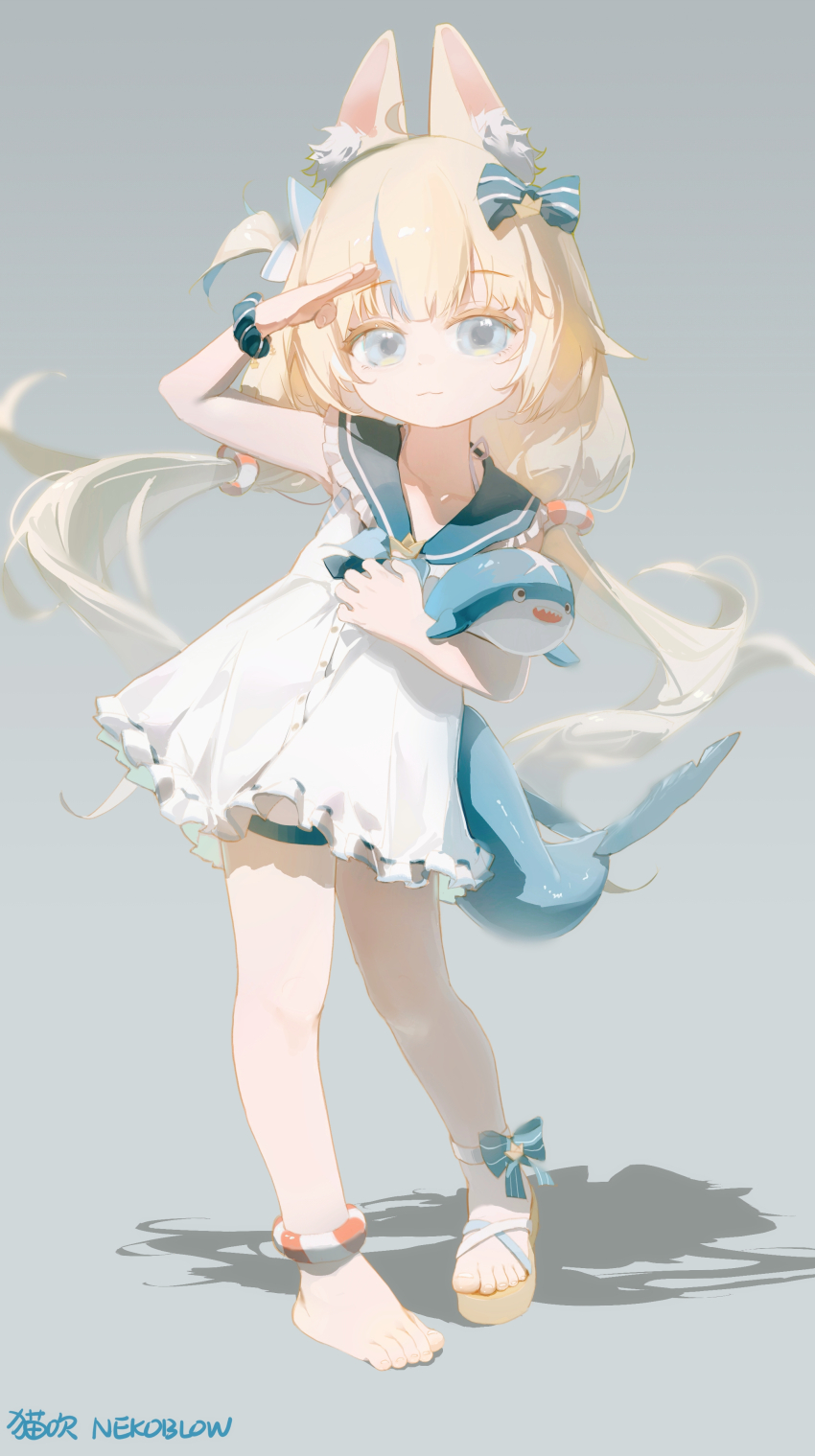1girl :3 absurdres aqua_background blonde_hair blue_eyes blue_hair blue_sailor_collar chinese_commentary closed_mouth commentary dress fins fish_girl fish_tail full_body highres indie_virtual_youtuber long_hair looking_at_viewer low_twintails multicolored_hair neko_blow sailor_collar salute sameko_saba single_bare_foot solo standing streaked_hair stuffed_whale tail toes twintails very_long_hair virtual_youtuber white_dress