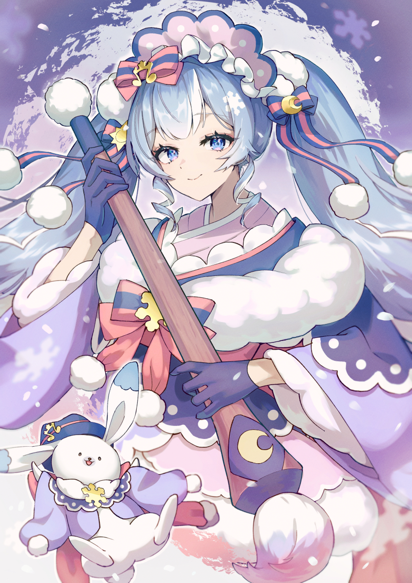 1girl absurdres blue_bow blue_eyes blue_gloves blue_hair blue_hat bow closed_mouth commentary_request crescent gloves hat hatsune_miku highres holding holding_paintbrush japanese_clothes kimono kotatsukarakita long_sleeves looking_at_viewer multicolored_hair paintbrush partial_commentary pink_bow pom_pom_(clothes) purple_kimono rabbit_yukine smile solo streaked_hair striped_bow sun twintails vocaloid white_hair wide_sleeves yuki_miku yuki_miku_(2023)