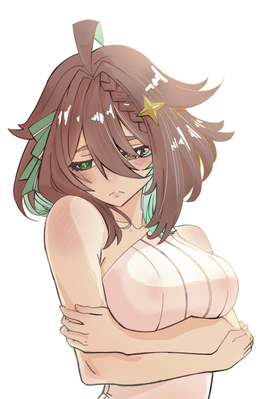 1girl absurdres ahoge alt_text aqua_hair arms_under_breasts averting_eyes backlighting bare_arms blush bow braid brown_eyes brown_hair colored_inner_hair commentary cross-shaped_pupils crossed_arms frown green_bow green_eyes hair_between_eyes hair_bow hair_flaps hair_ornament heterochromia highres indie_virtual_youtuber looking_down looking_to_the_side medium_hair meica_(vtuber) meica_(vtuber)_(1st_costume) mismatched_pupils multicolored_hair shirt single-shoulder_shirt single_braid sleeveless sleeveless_shirt spanish_commentary sprout-shaped_pupils star_(symbol) star_hair_ornament symbol-shaped_pupils trebas upper_body virtual_youtuber white_background white_shirt